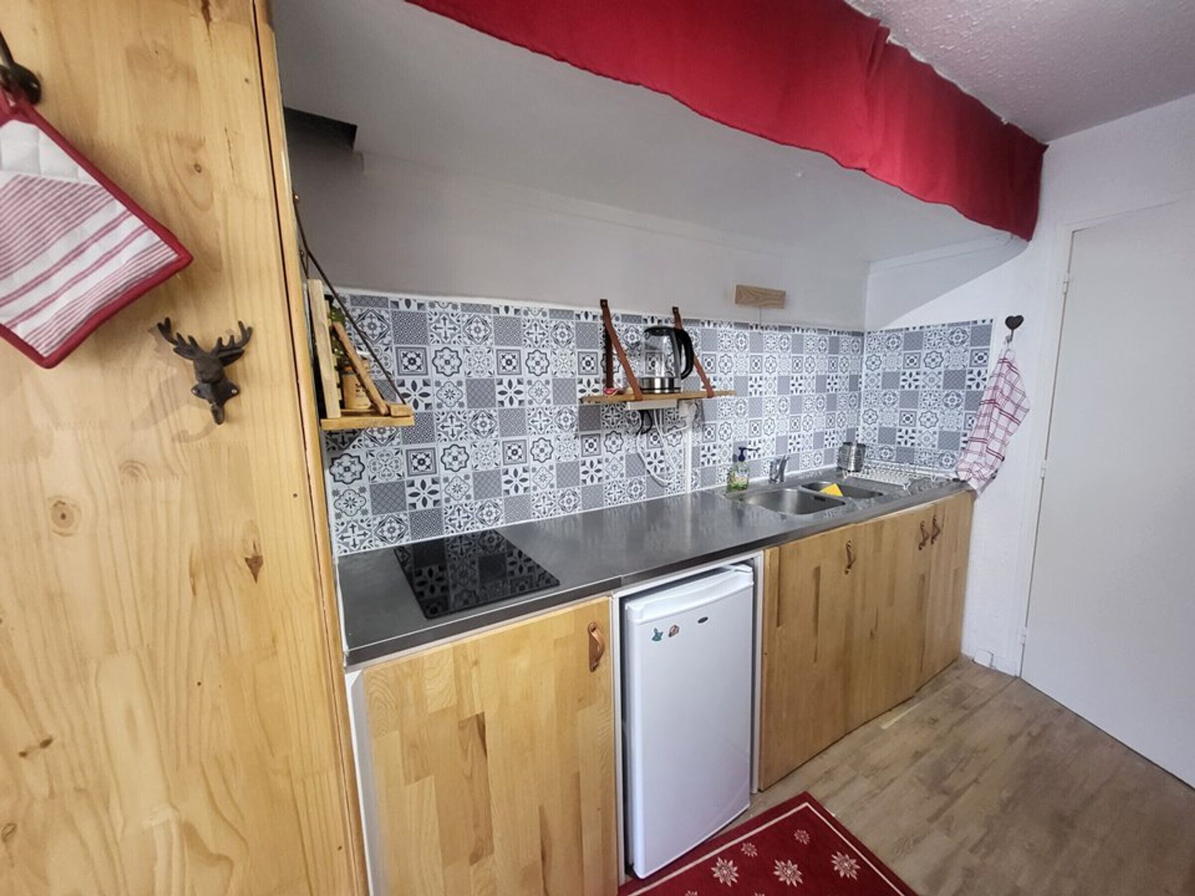 Fridge, microwave, coffee/tea maker, toaster