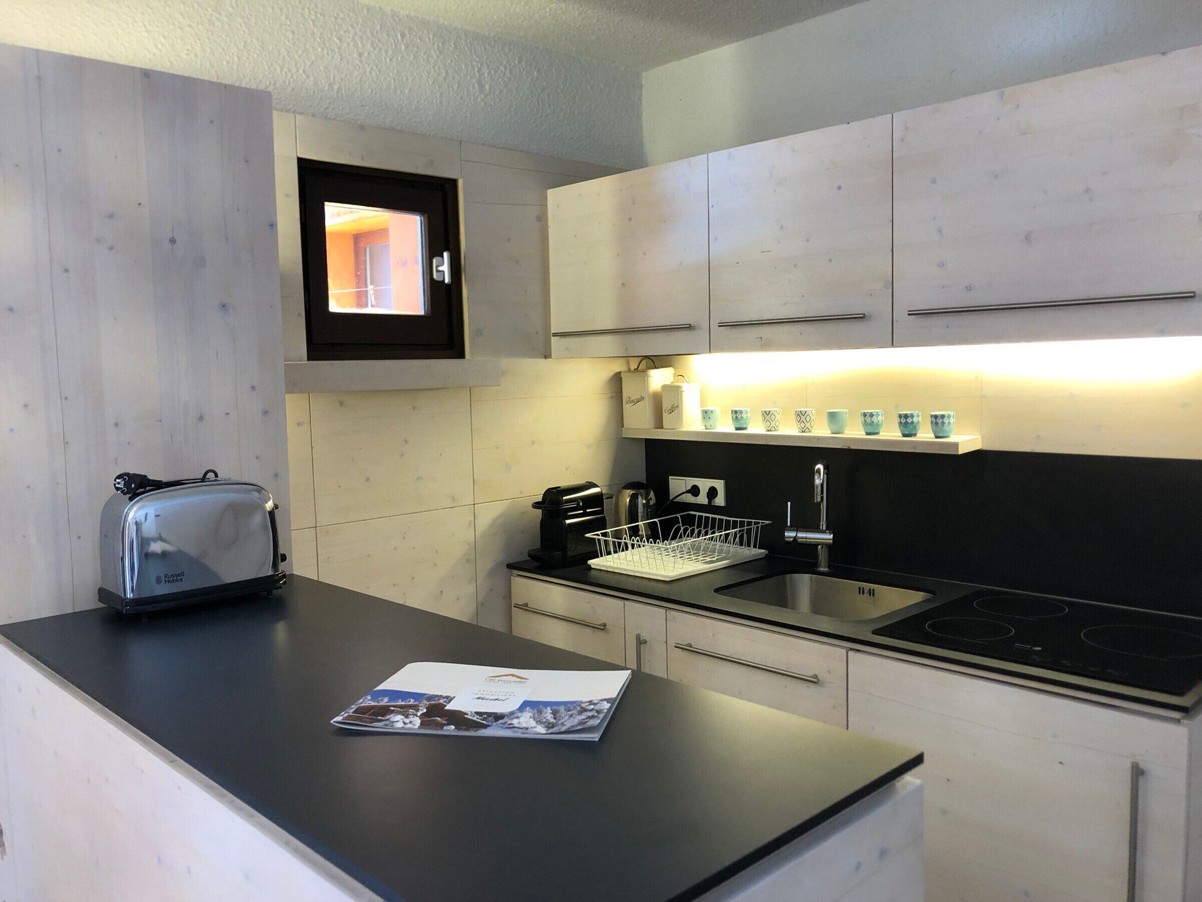 Réfrigérateur, micro-ondes, four, lave-vaisselle