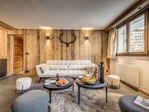 TV - Tignes - Chalet Club 1, 10 Pers, 4 Rms, 93m² with Wifi (Tignes)