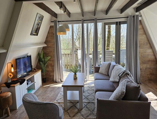 Peaceful Forest Chalet Near Durbuy