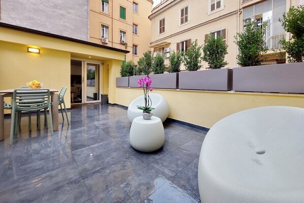 Outdoor dining - CASA INDIPENDENTE A PRATI (ROMA)