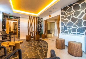 Couples treatment room(s), sauna, hot tub, steam room