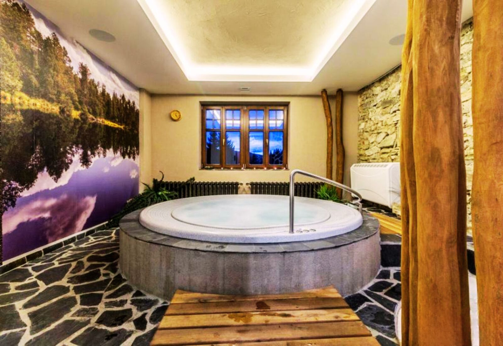 Indoor spa tub