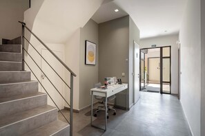Interior - Harma City Living - Garden View Family Apartment (Chania)