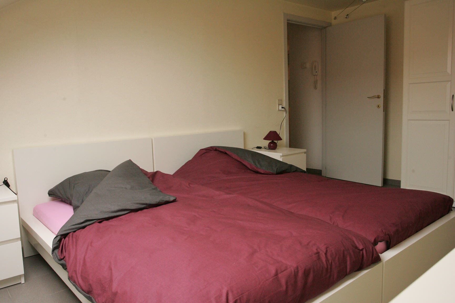 Fer et planche à repasser, Wi-Fi gratuit, draps fournis