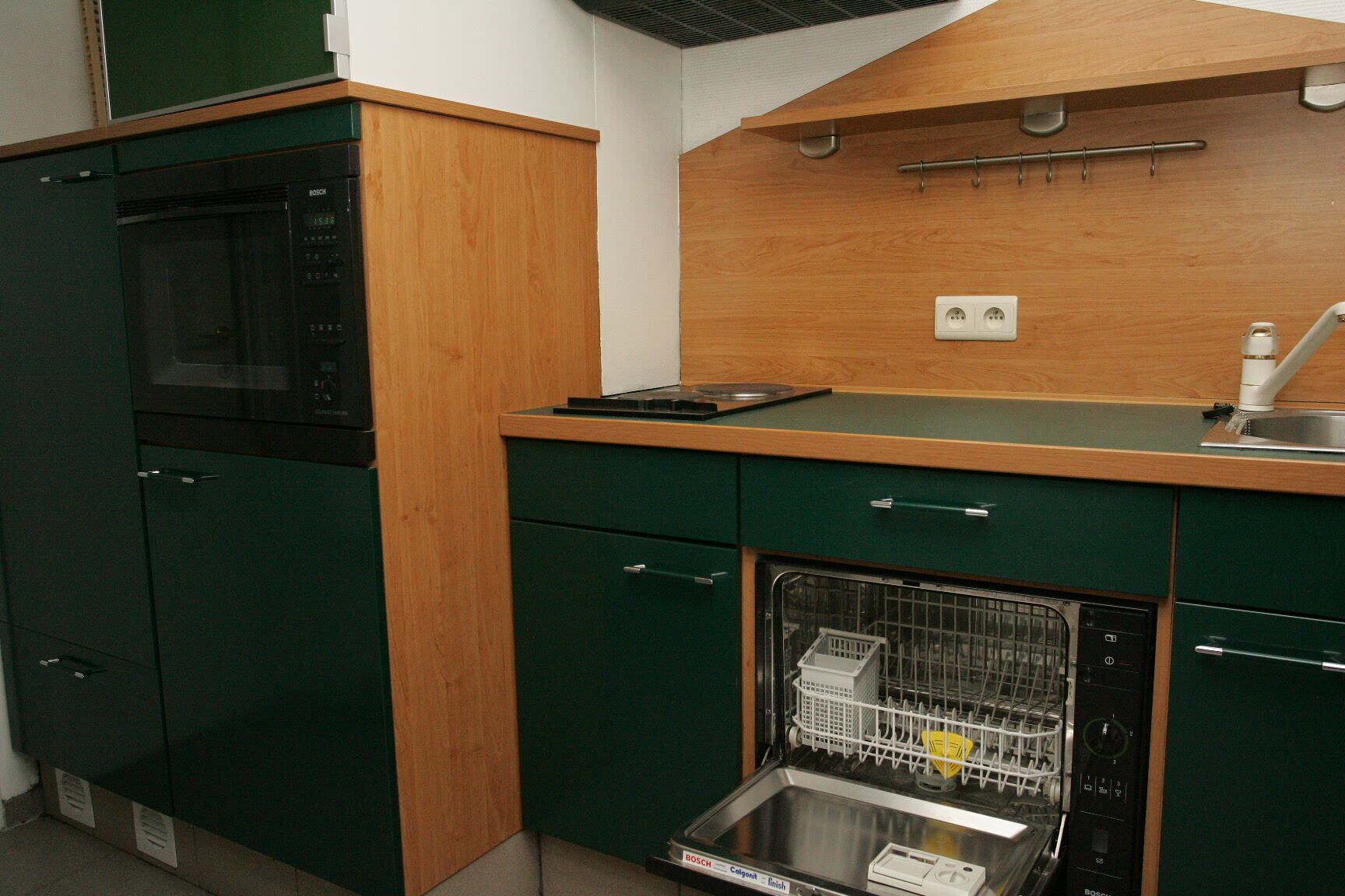 Kühlschrank, Mikrowelle, Ofen, Geschirrspüler