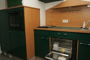 Fridge, microwave, oven, dishwasher - Perfect 1-bedroom apartment in Elsene for a relaxing stay (Elsene)