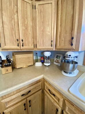 Private kitchen - Charming 2-bedroom Stay (Rapid City)