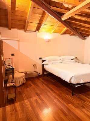 Bügeleisen/Bügelbrett, WLAN, Bettwäsche