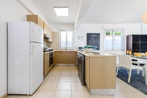 Fridge, microwave, oven, dishwasher - Villa Konnos Breeze: Private Pool / Sleeps 7 (Protaras)