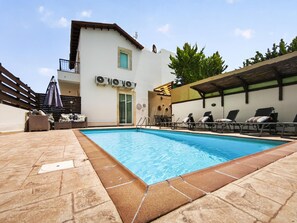 Pool - Villa Melinda: Comfort & Privacy Near the Beach (Protaras)