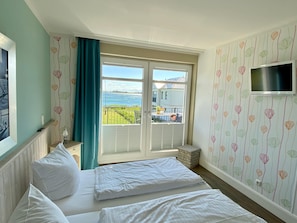 Desk, free WiFi - Vacation apartment Fehmarn sea view - terrace & beach near Fehmarnsund (Fehmarn)