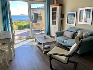 TV, DVD player, stereo - Vacation apartment Fehmarn sea view - terrace & beach near Fehmarnsund (Fehmarn)