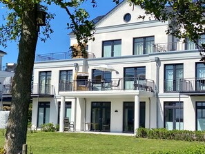 Exterior - Vacation apartment Fehmarn sea view - terrace & beach near Fehmarnsund (Fehmarn)