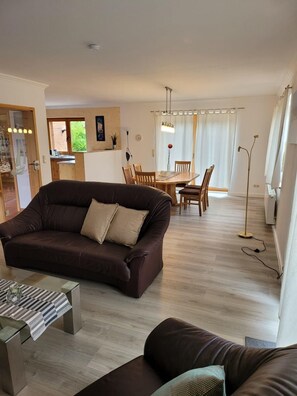 Fernseher, Stereoanlage