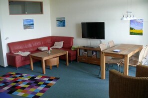 TV, DVD player, stereo - Relaxing vacation apartment on the Baltic Sea with a view and close to the beach! (Fehmarn)