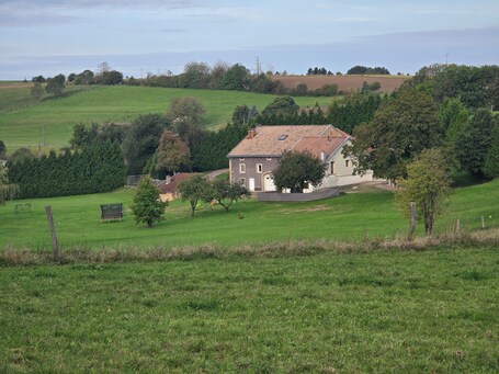Exterior. Gîte "Montana" Home Sweet Vosges. Detached country house with garden.