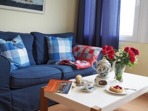 TV, stereo - Experience unforgettable days in our charming vacation apartment on the Baltic Sea! (Fehmarn)