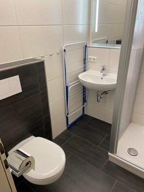 Bathroom - Vacations right on the beach: relax in our cozy apartment Armin! (Fehmarn)