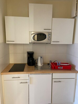 Fridge, microwave, stovetop, coffee/tea maker - Vacations right on the beach: relax in our cozy apartment Armin! (Fehmarn)