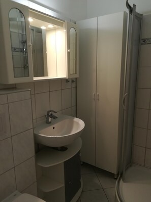 Bathroom - Pure relaxation on the Baltic Sea: vacation apartment with sandy beach right on the doorstep! (Fehmarn)