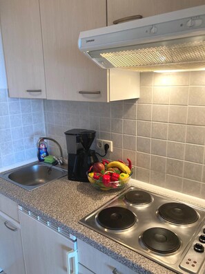 Fridge, stovetop, coffee/tea maker, toaster - Unforgettable vacation at the marina: cosy vacation apartment with lake view! (Fehmarn)