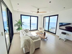 TV - In the Blue Sky - Spectacular view home (Simpson Bay)