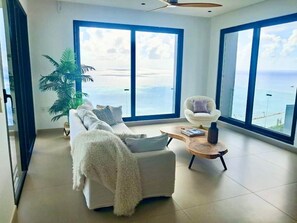 TV - In the Blue Sky - Spectacular view home (Simpson Bay)