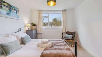 4 bedrooms, iron/ironing board, travel cot, WiFi