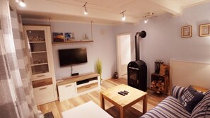 TV, fireplace, DVD player, stereo - Relax on the Baltic Sea: charming vacation apartment for the whole family! (OT Niendorf)