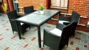 Outdoor dining - Relax on the Baltic Sea: charming vacation apartment for the whole family! (OT Niendorf)