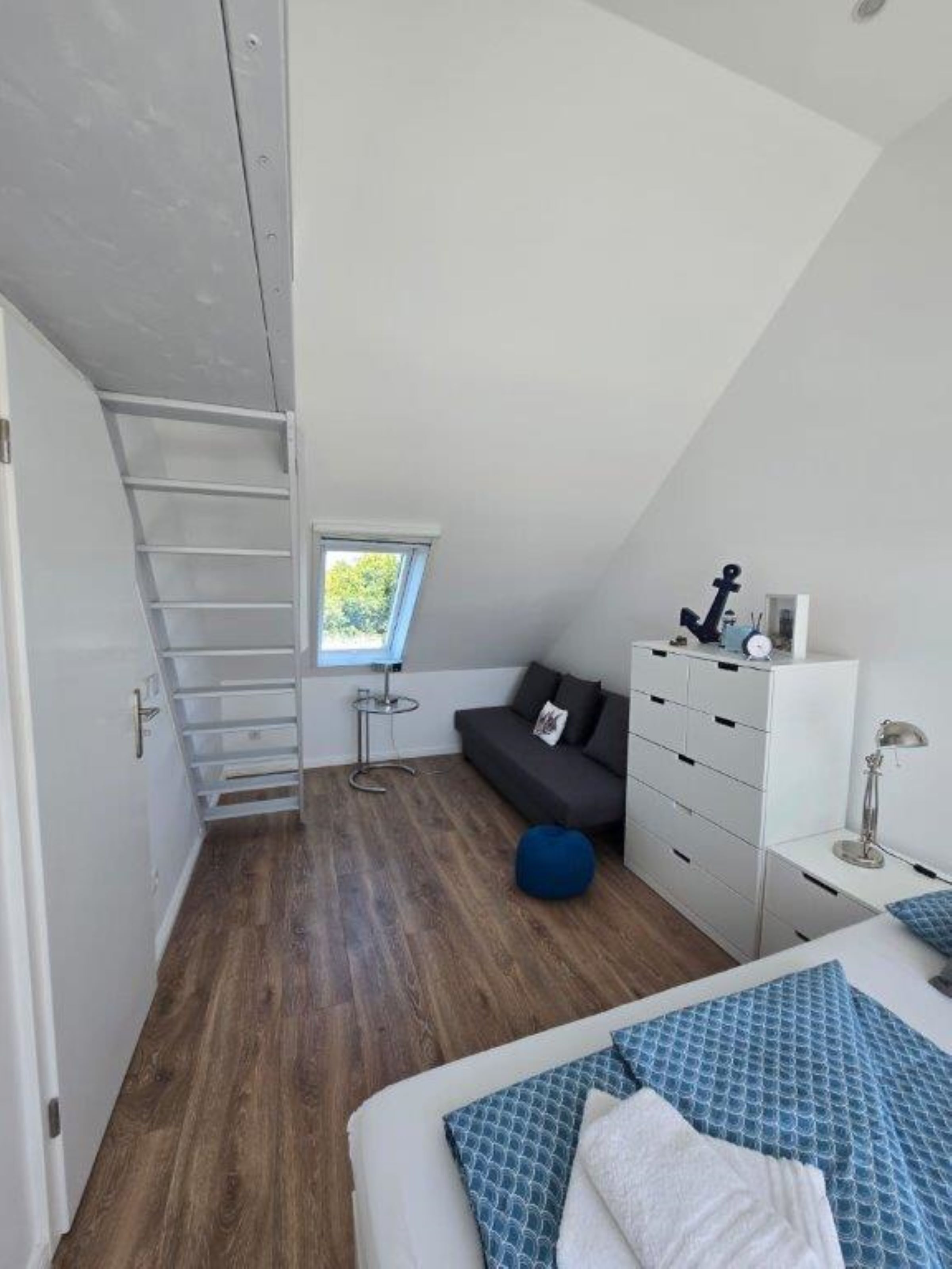 2 bedrooms, travel crib, WiFi (free)