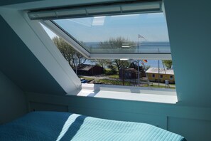 Travel cot, free WiFi - Toplicht apartment - harbor view & sauna in Orth (Schwanitz) (Fehmarn OT Orth)