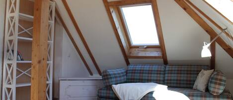 Televisión, reproductor de DVD, estéreo