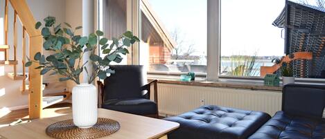 Fernseher, DVD-Player, Stereoanlage