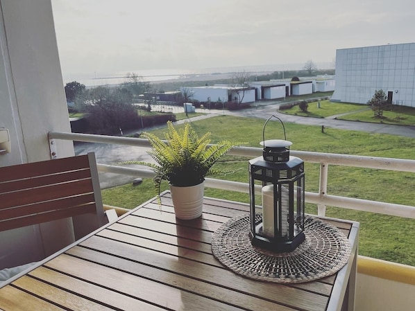 Outdoor dining - Experience unforgettable moments in the vacation apartment on the south beach! (Fehmarn)