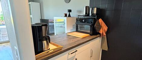 ثلاجة، ميكروويف، فرن، موقد طهي مسطح