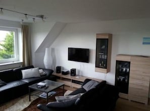 TV, DVD-spiller og stereoanlegg