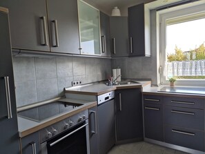 Fridge, microwave, oven, stovetop - Enjoy your perfect time-out in our charming vacation apartment! (Fehmarn)