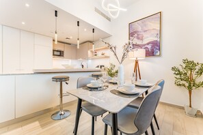 Dining - Minutes From Circle Mall, Near the Park, With Quick Access to Al Khail Road and 20 Minutes to Dubai Marina (Dubai)