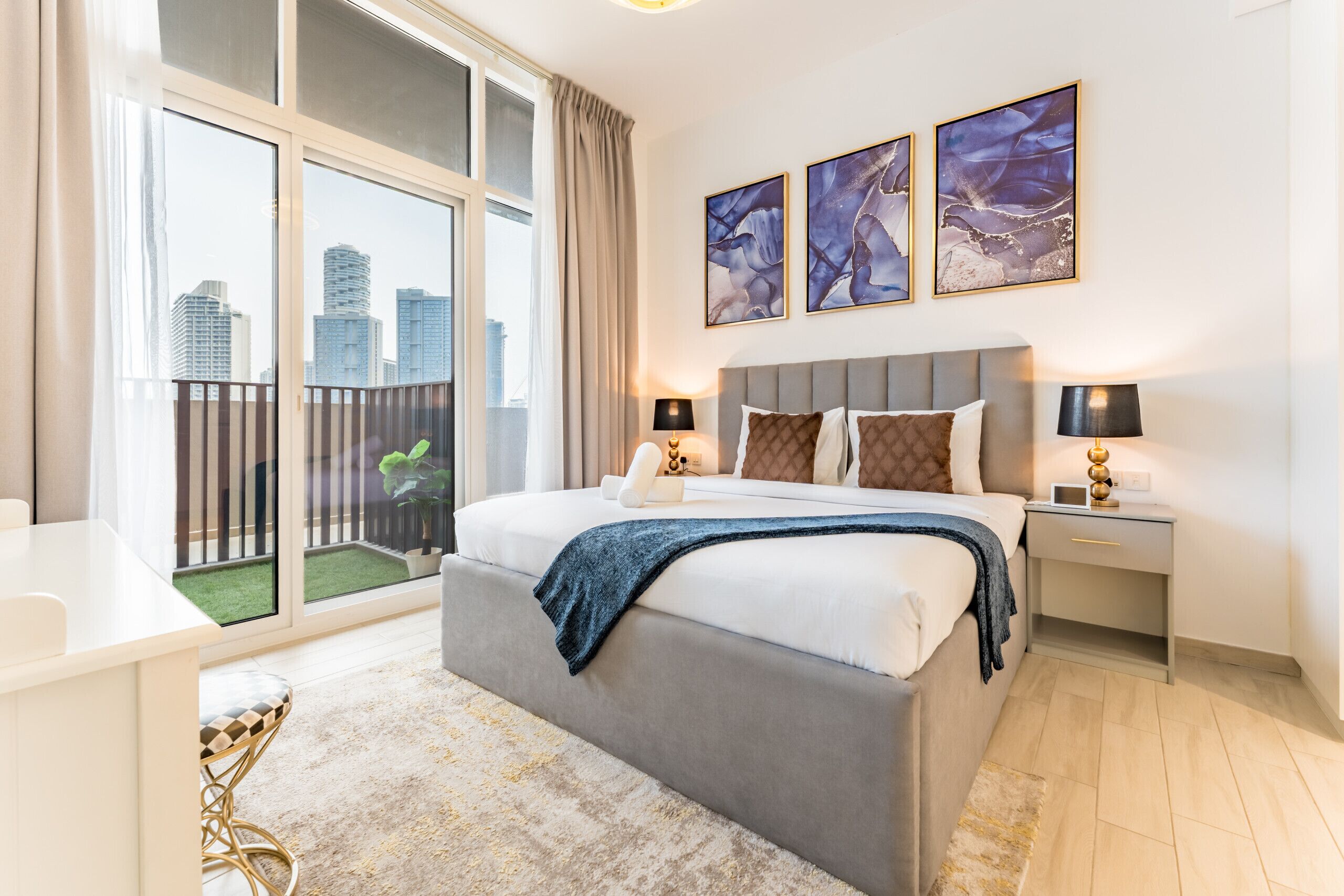 1 chambre, coffres-forts dans les chambres, fer et planche à repasser