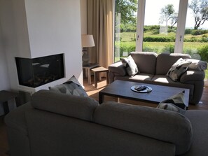 TV, fireplace - Relaxing vacation in the first row on the beach - vacation apartment with sea view! (Fehmarn)