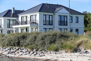 Exterior - Relaxing vacation in the first row on the beach - vacation apartment with sea view! (Fehmarn)