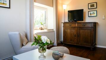 Fernseher, DVD-Player, Stereoanlage