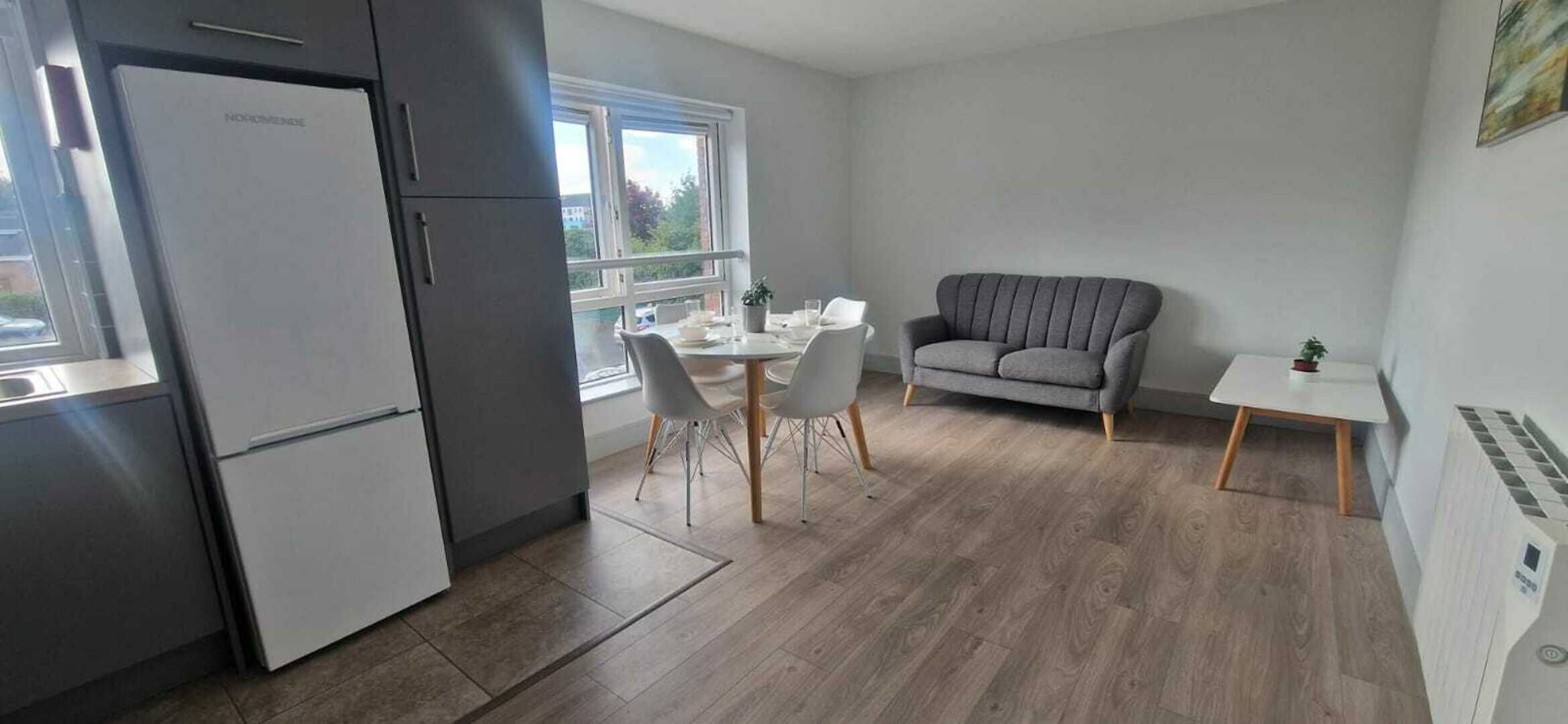 Een televisie en een kantoor