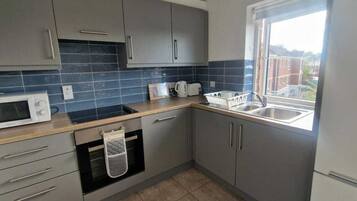 Stovetop, cookware/dishes/utensils