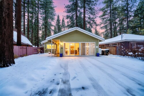 Tahoe Beachy Cabin 3 Bedrooms-Hot Tub-Fenced Yard, Pets OK  846S