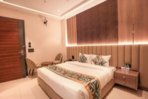 Family Studio Suite, Balcony, City View | Desk, free WiFi, bed sheets