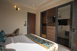 Habitación doble Deluxe, balcón, vista a la ciudad | Escritorio y wifi gratis 