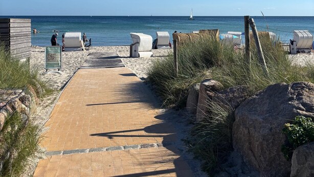 Unclassified image, 1 of 23, button - Directly south beach Fehmarn stylish apartment with terrace on the promenade (Fehmarn)
